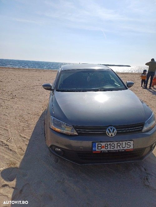 Volkswagen Jetta - 4