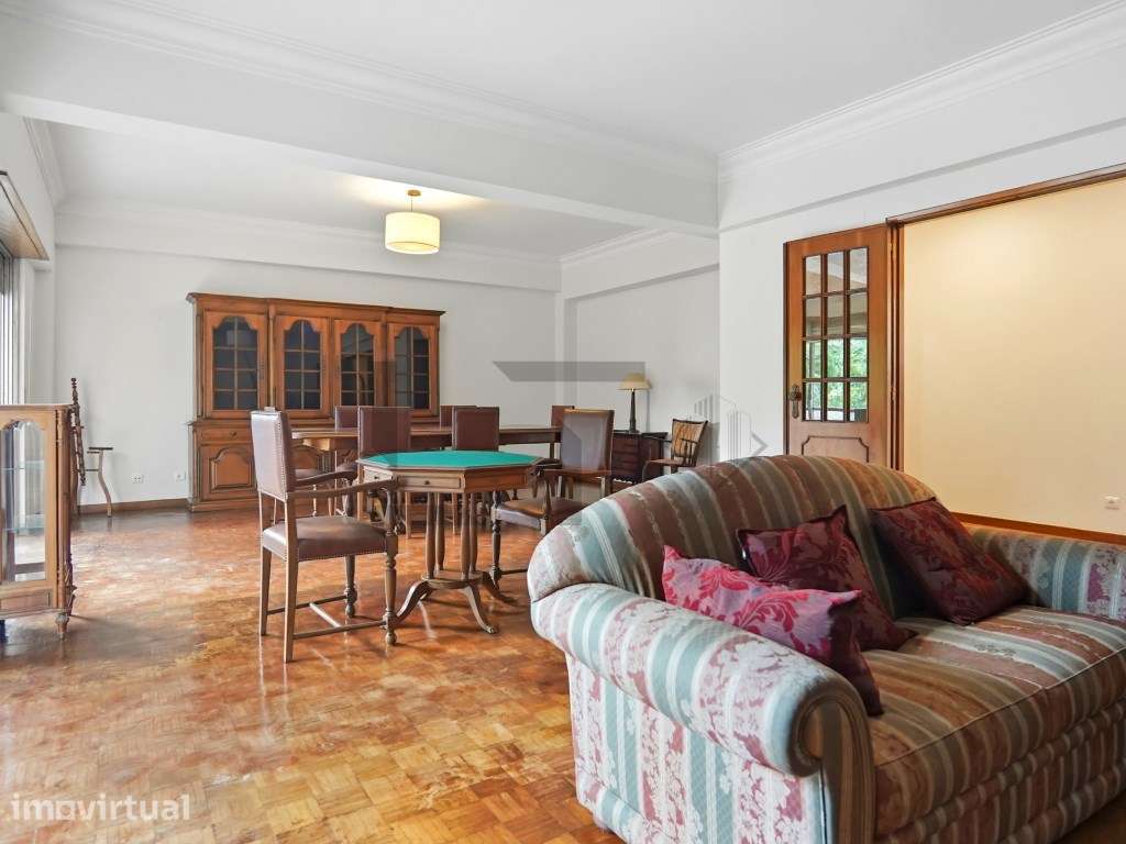 Esplêndido Apartamento T6 Totalmente Renovado com Garagem, para Arr... - Grande imagem: 3/50
