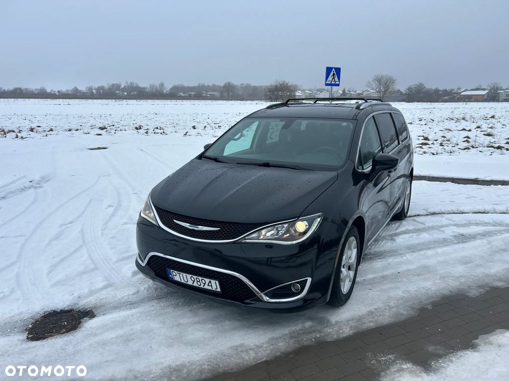 Chrysler Pacifica - 3