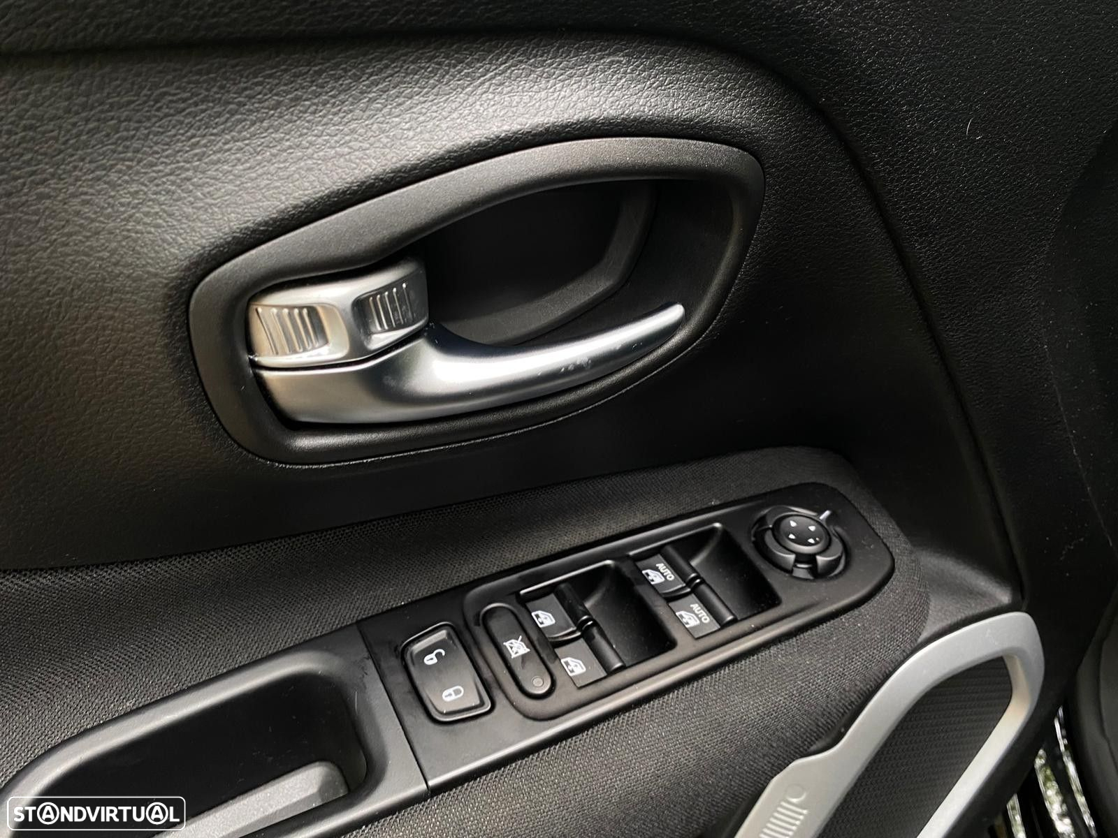 Jeep Renegade - 14