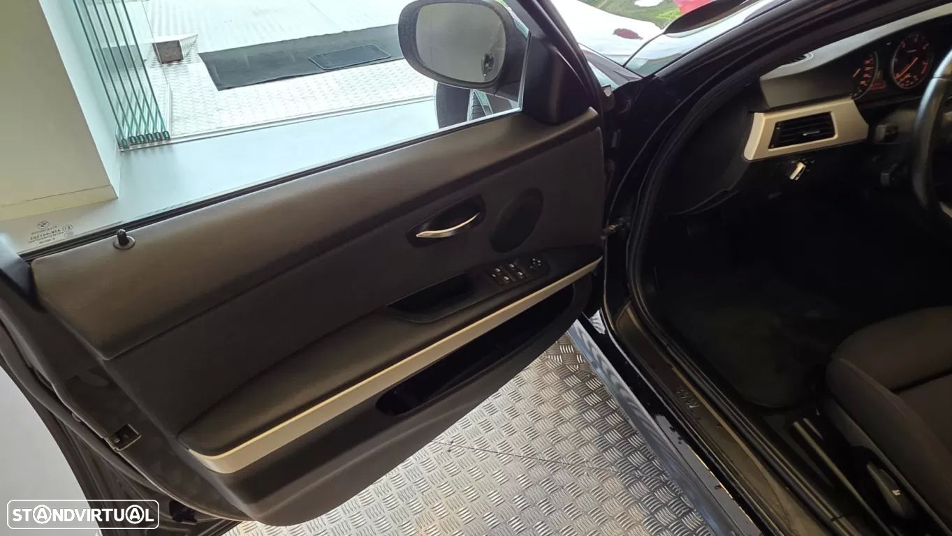 BMW 318 d Touring Navigation Sport - 28