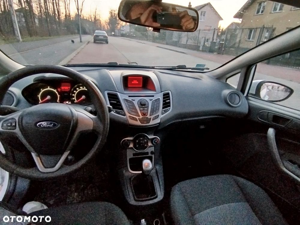 Ford Fiesta 1.4 TDCi Ambiente - 10