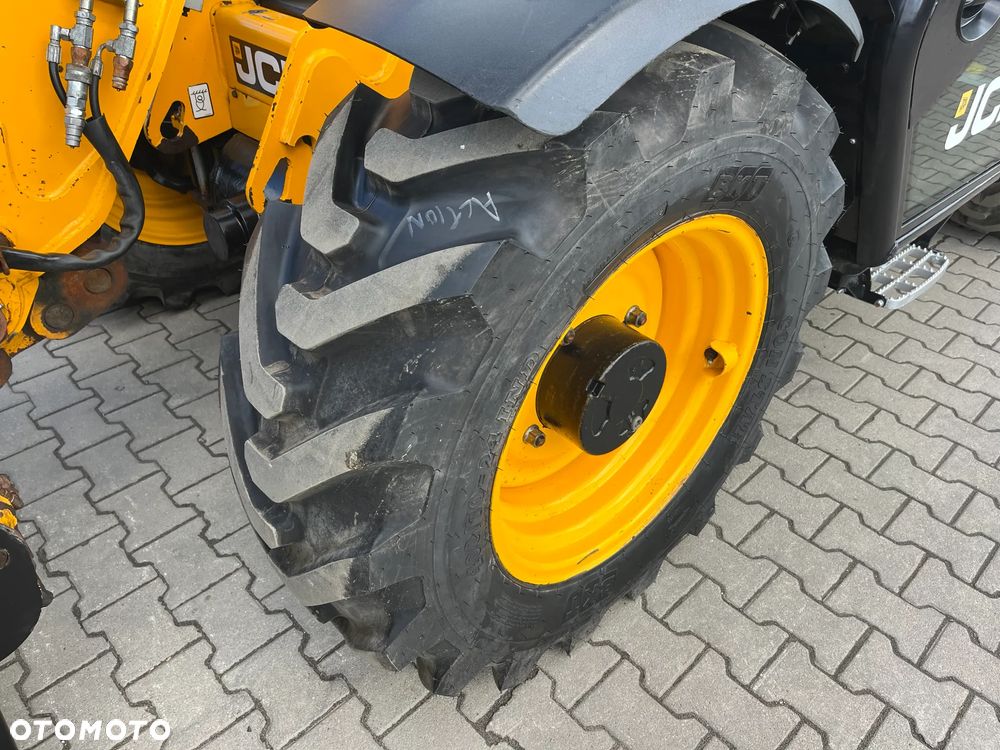 JCB 527-58 Agri - 13