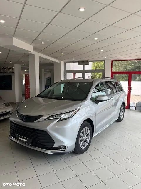 Toyota Sienna - 1