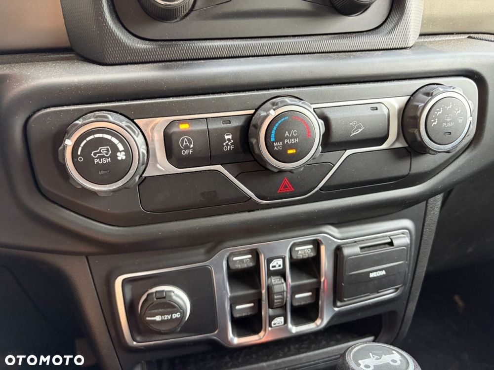 Jeep Wrangler - 19