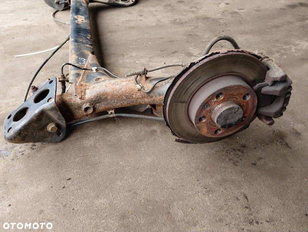 BELKA OŚ ZAWIESZENIA TYŁ TARCZE Z ABS VOLKSWAGEN GOLF IV HB 5D - 5