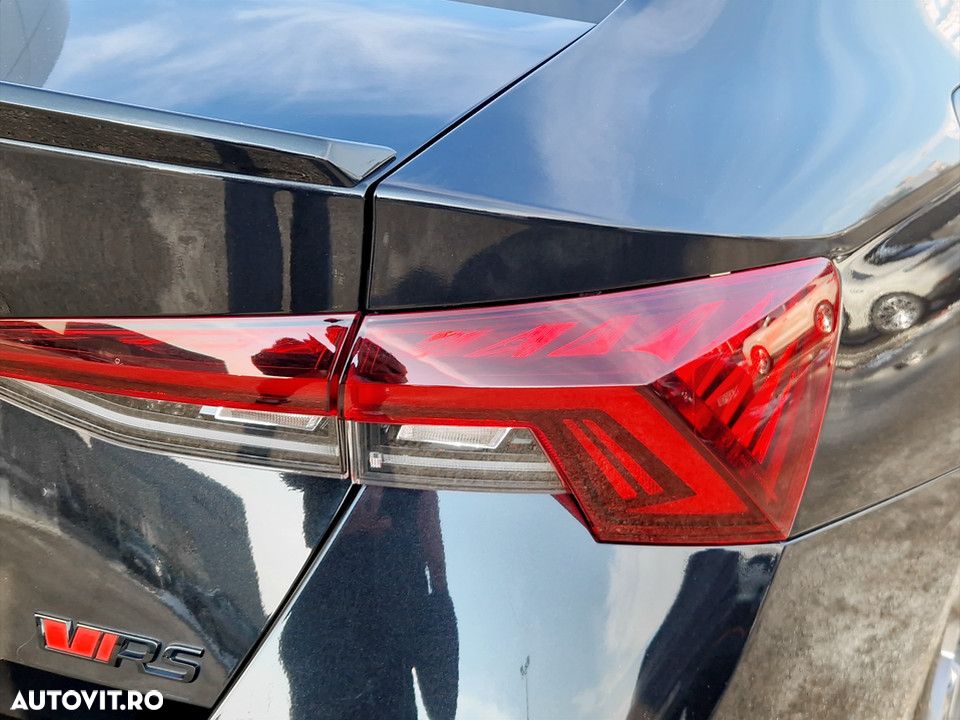 Skoda Octavia 2.0 TDI DSG RS - 10