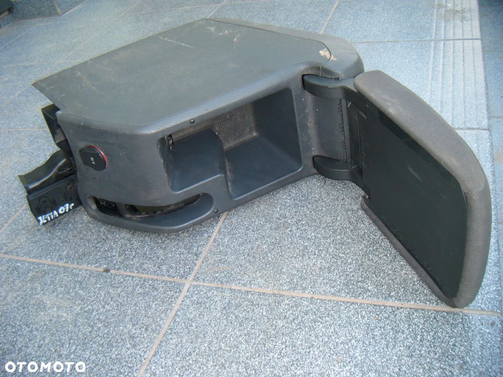 vw jetta III 07r podłokietnik - 3