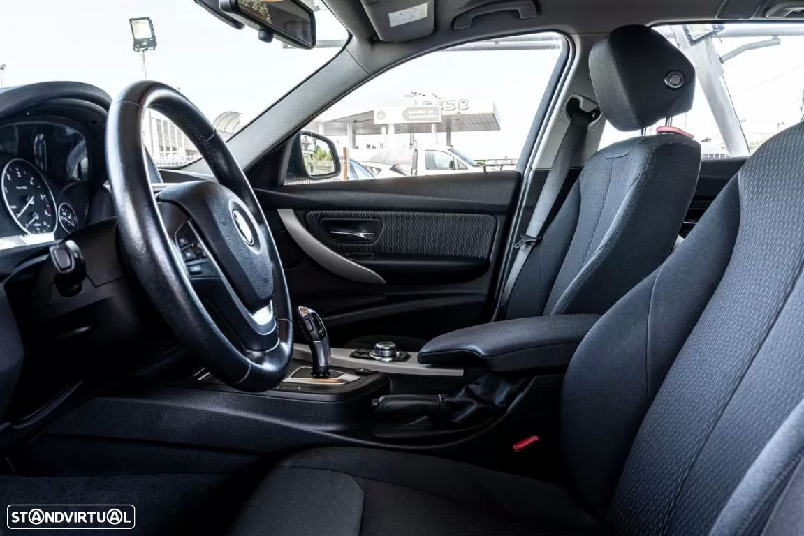 BMW 320 d Touring Auto - 12