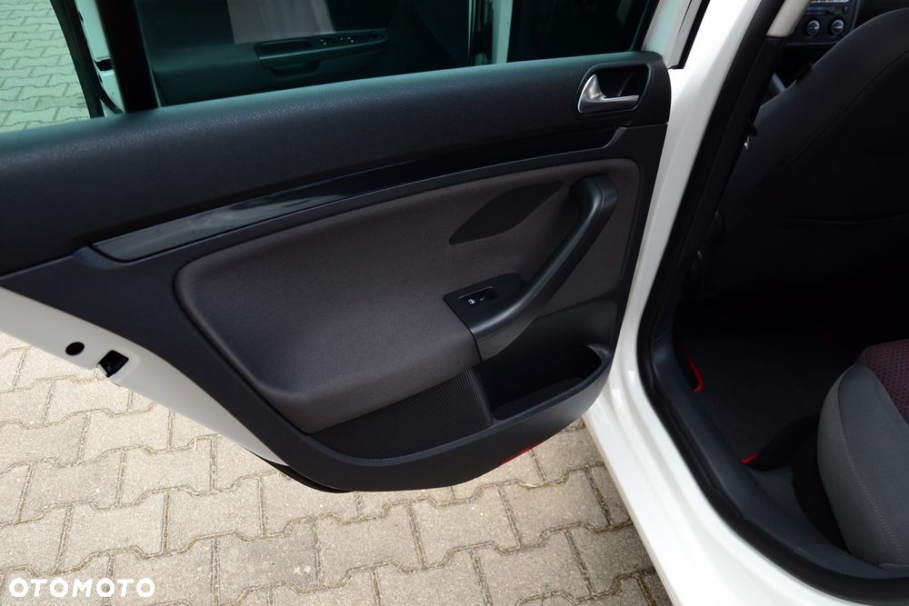 Volkswagen Golf - 23