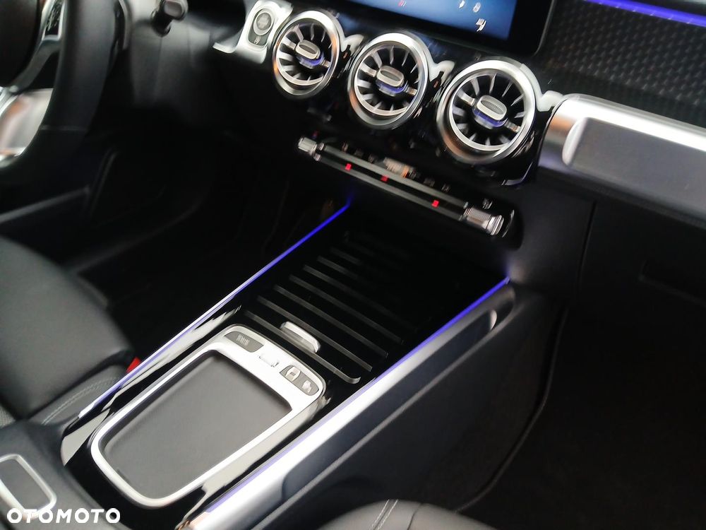 Mercedes-Benz GLB 200 Progressive 7G-DCT - 12