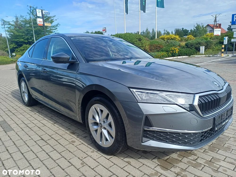 Skoda Octavia 1.5 TSI 30 Years - 6