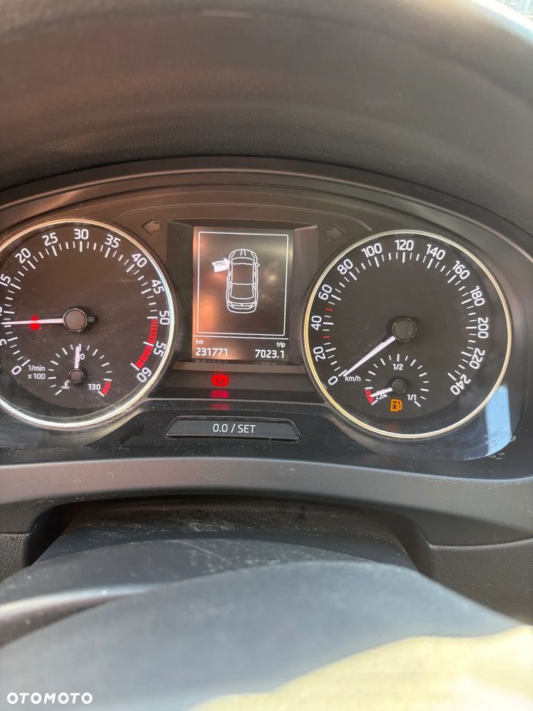 Skoda RAPID Spb 1.6 TDI DPF Ambition - 5