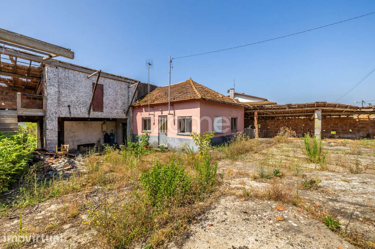 Moradia T2 || Para Reconstrução || Lote com 1.075m2 - Grande imagem: 3/44