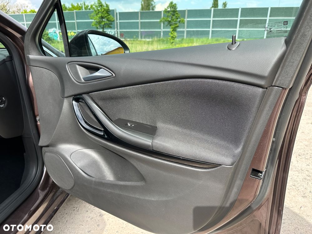 Opel Astra 1.6 Turbo Start/Stop Dynamic - 25