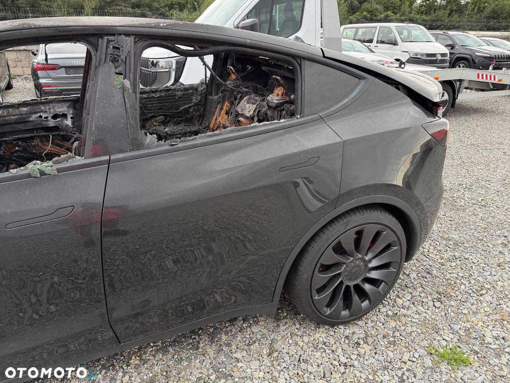 Tesla Y Model Performance Dual Motor AWD - 10