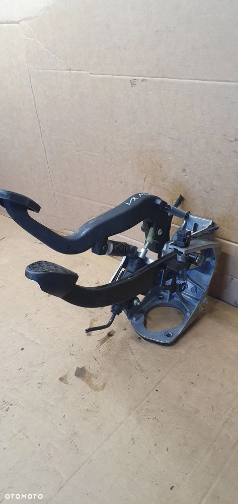 Pedały pedał sprzęgła hamulca BMW X1 E84 Lift 2283726 - 3