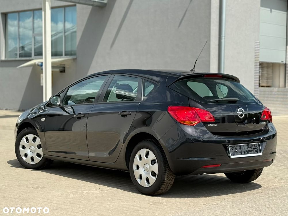 Opel Astra 1.4 150 Jahre - 9