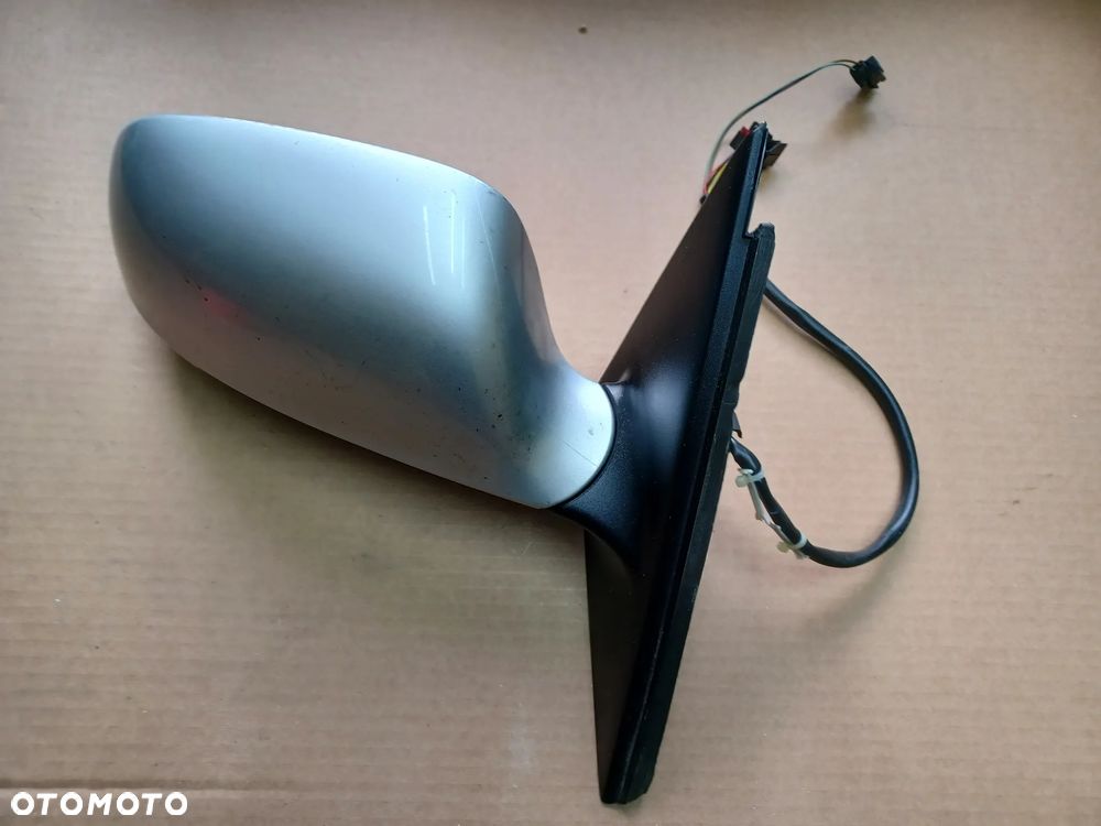 LUSTERKO PRAWE A4 B8 ALLROAD 6+2 LX7W - 7