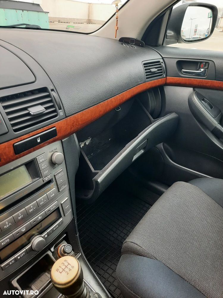 Toyota Avensis 2.2 D-4D Sedan Sol - 1