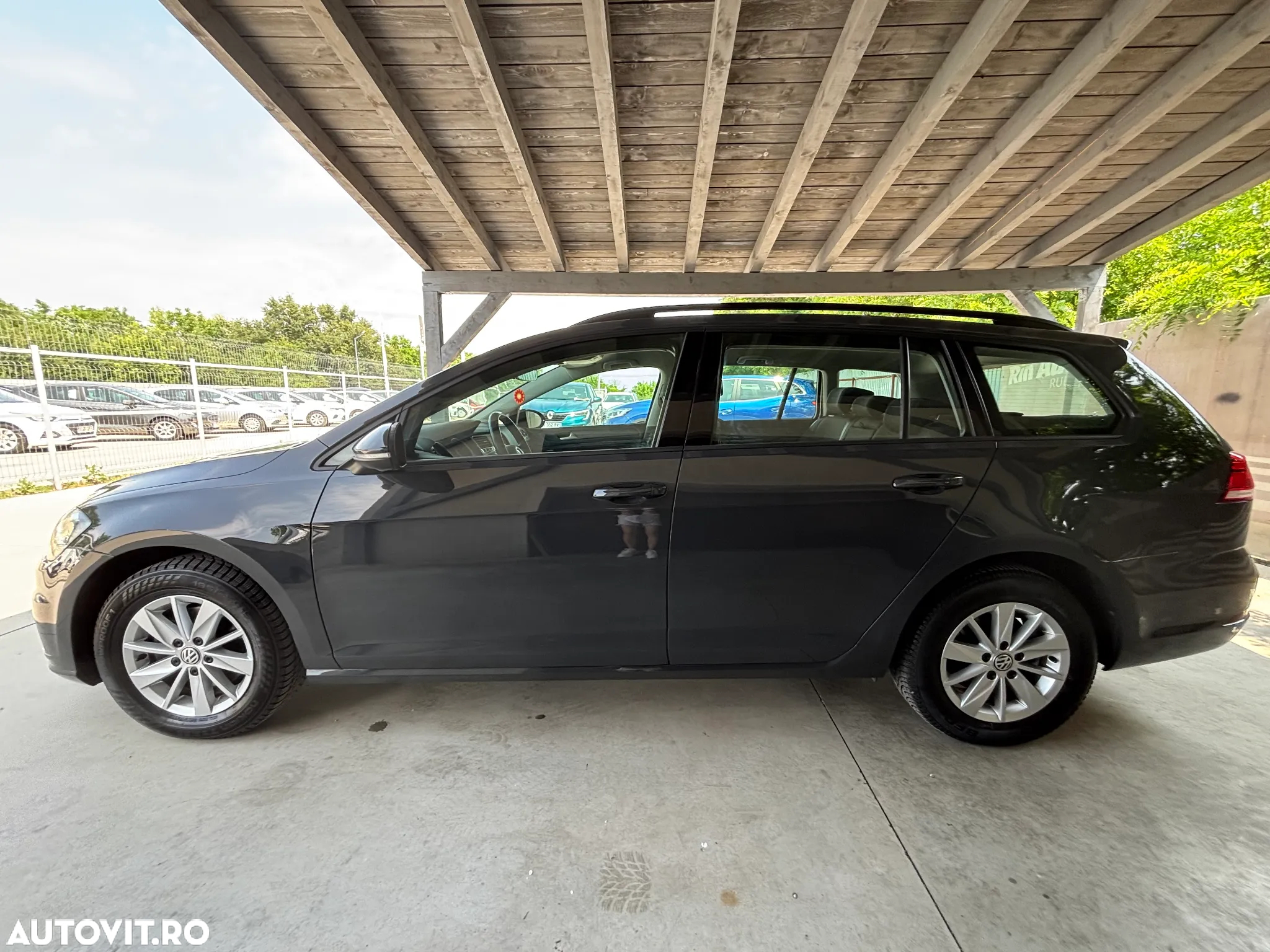 Volkswagen Golf 1.6 TDI Trendline - 6