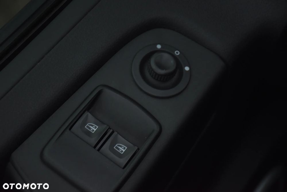 Renault Trafic Grand 2.0 dCi - 13