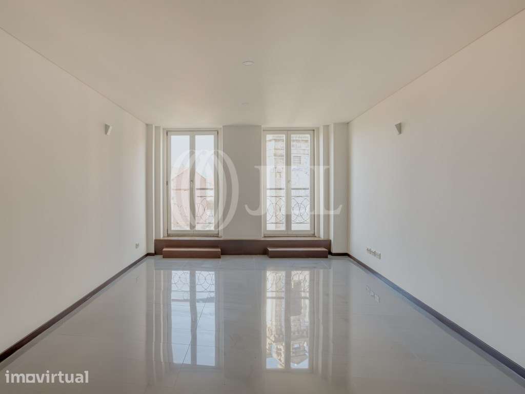 Apartamento T2 duplex, na Praça da Batalha, Porto - Grande imagem: 2/30
