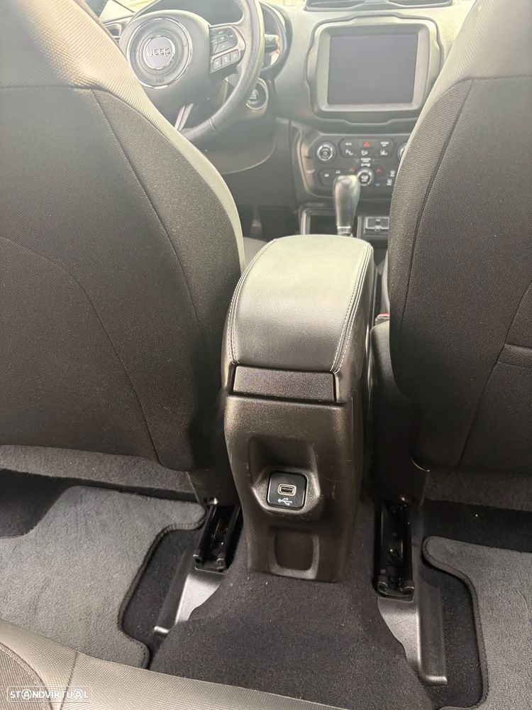 Jeep Renegade 1.3 T Limited S DCT - 32