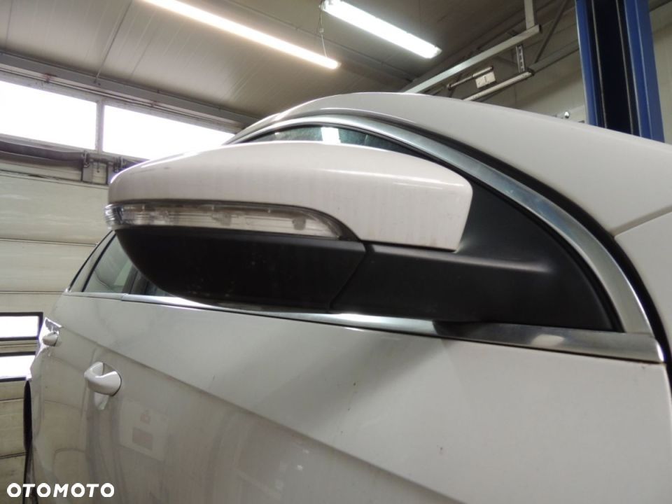 Lusterko prawe Volkswagen  Passat B7 LB9A GB