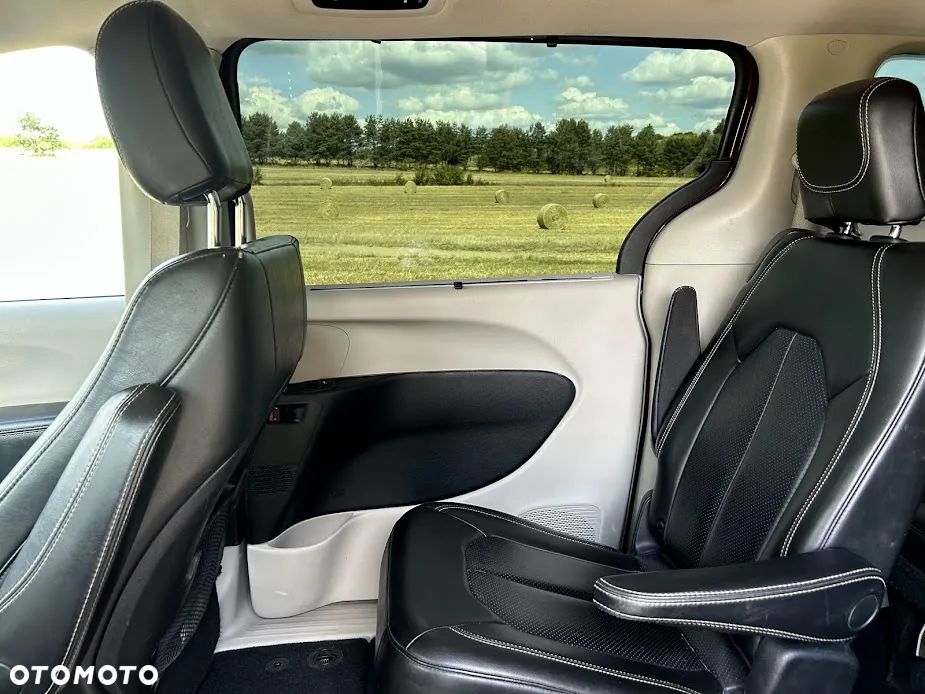 Chrysler Pacifica - 22