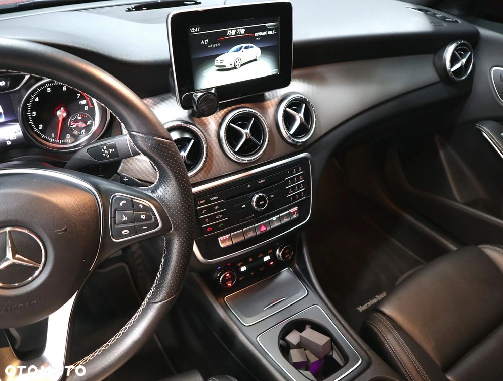 Mercedes-Benz CLA 250 4-Matic - 8