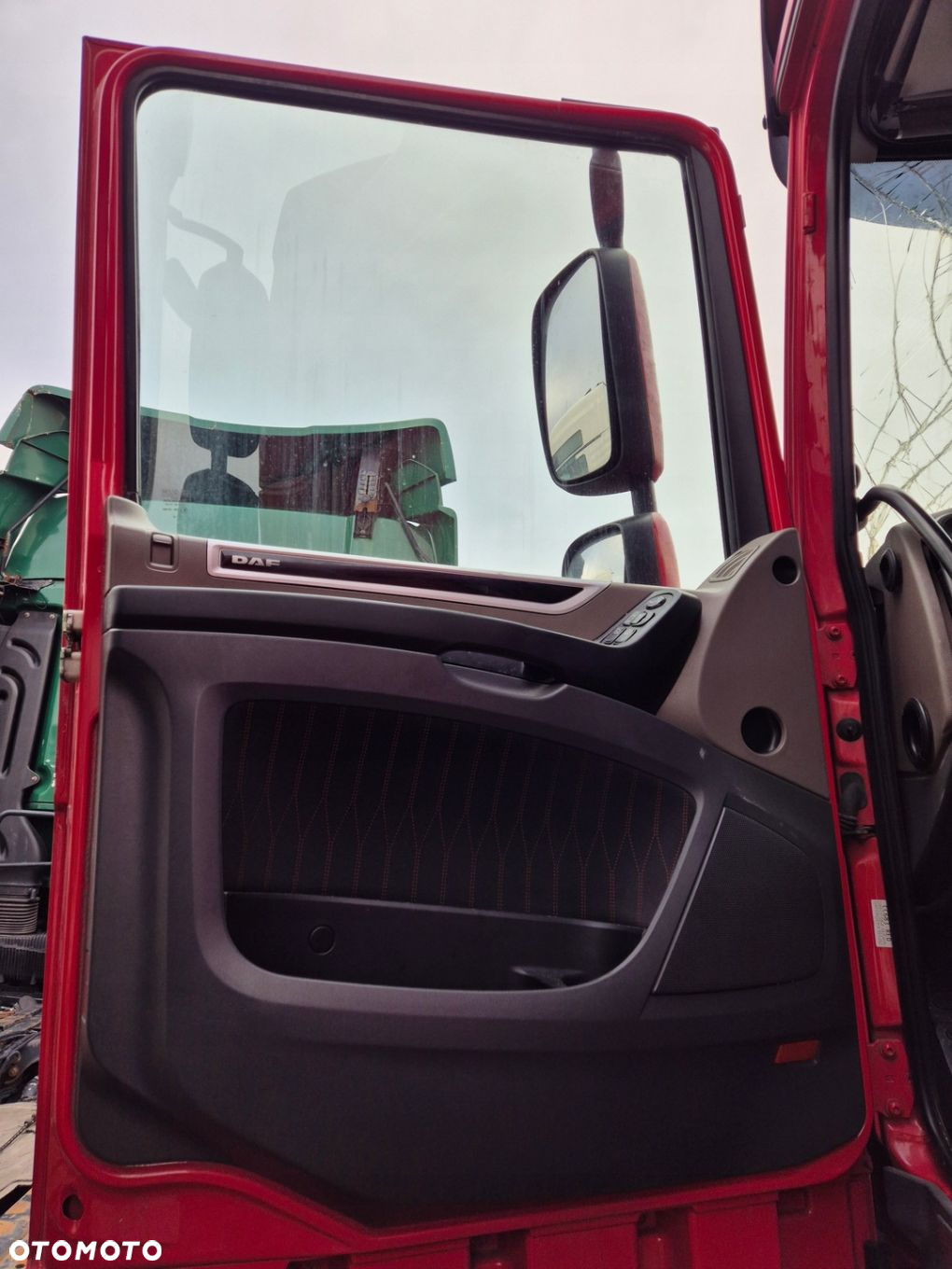 DRZWI CZERWONE LEWE KOMPLETNE DAF XF 106 LIFT - 2