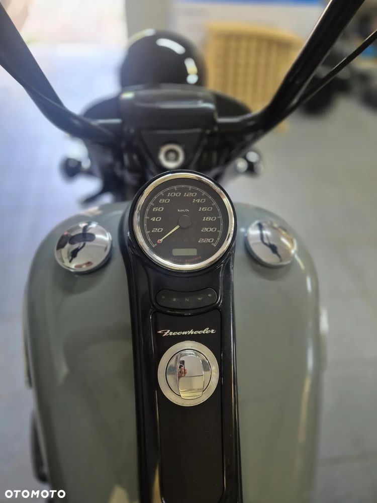 Harley-Davidson Trike Freewheeler - 2