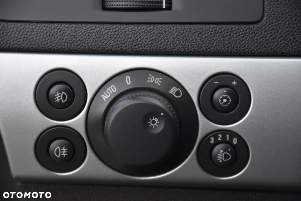 Opel Astra 1.6 Edition 111 Jahre - 29