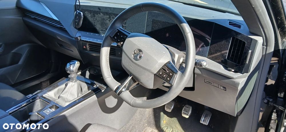 Opel Astra 1.2 Turbo GS - 3