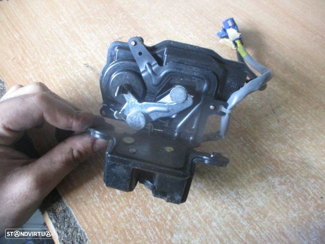 Fecho Fec4653 TOYOTA AVENSIS 2008 2.0D4D 126CV 5P CINZA MALA 4 PINOS - 3