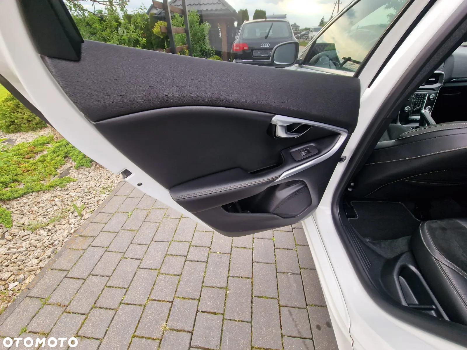Volvo V40 D3 Geartronic RDesign - 39