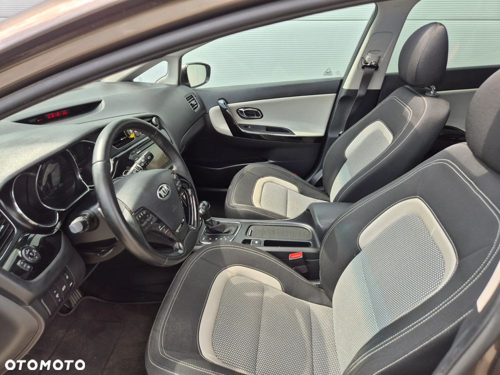 Kia Ceed 1.6 CRDi 128 Platinum Edition - 14