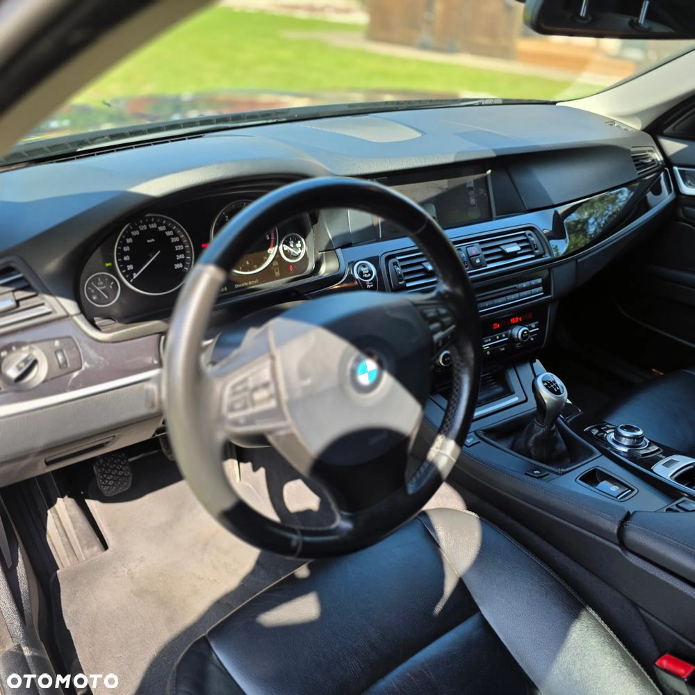 BMW Seria 5 520d Luxury Line - 13