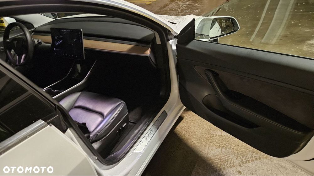 Tesla Model 3 Standard Reichweite Plus Hinterradantrieb - 4