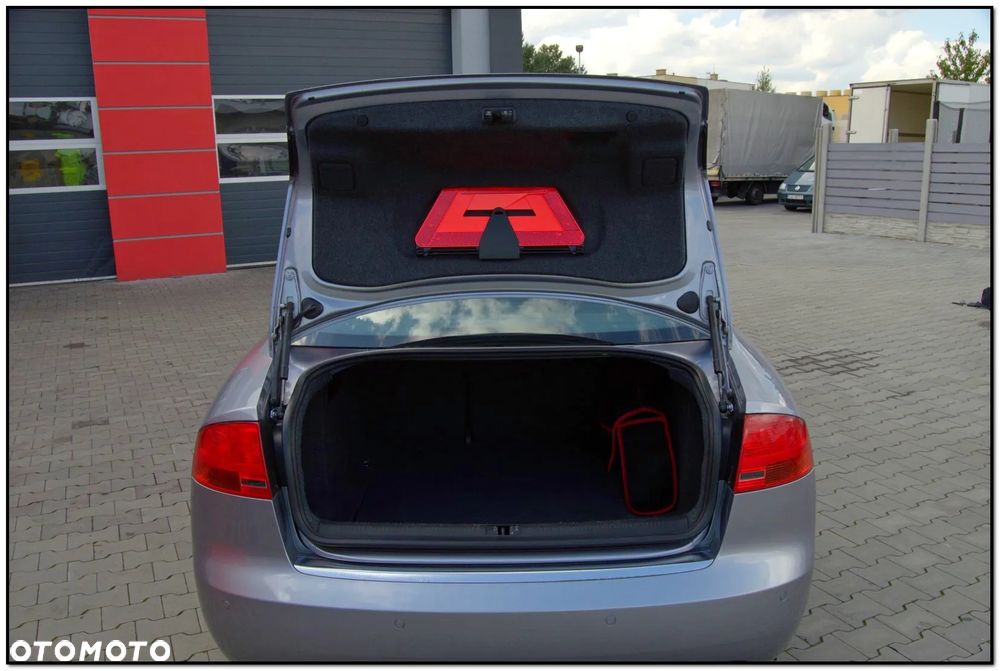 Audi A4 Limousine - 32