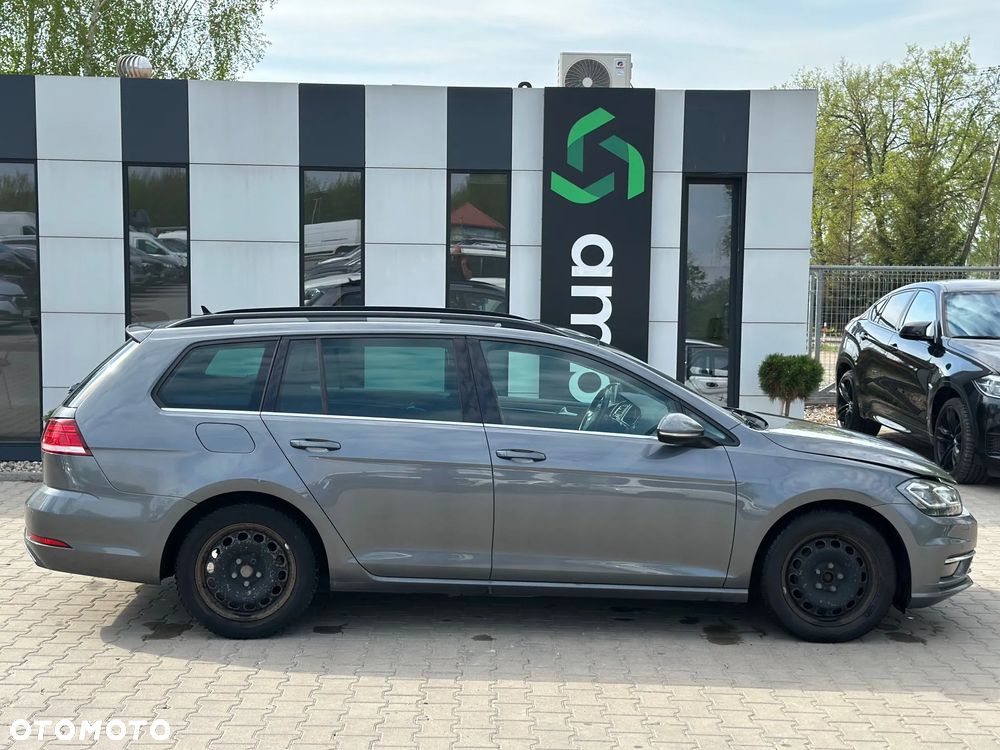 Volkswagen Golf - 6