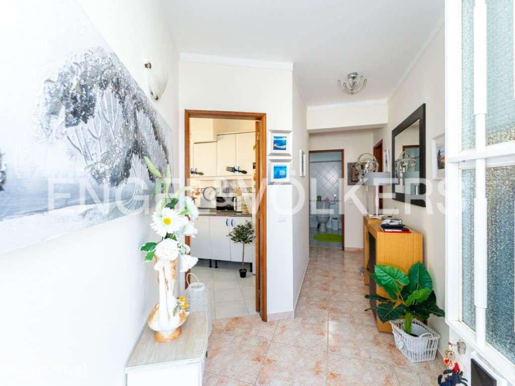 Apartamento T2 com Garagem e Pátio a 350 m da Marginal - Grande imagem: 4/25