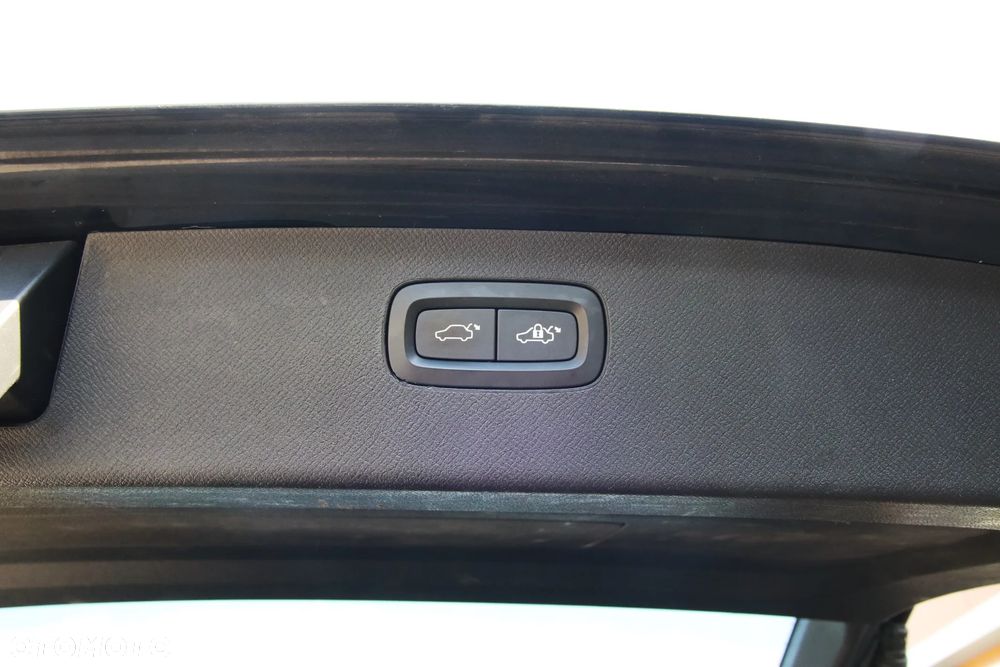 Volvo XC 90 T5 AWD Momentum - 28