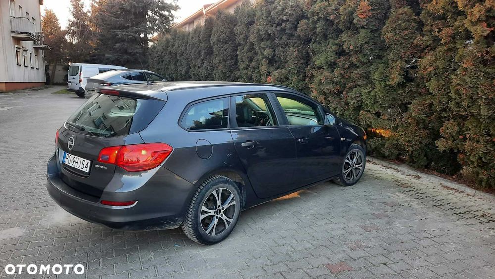 Opel Astra 2011 photo 3