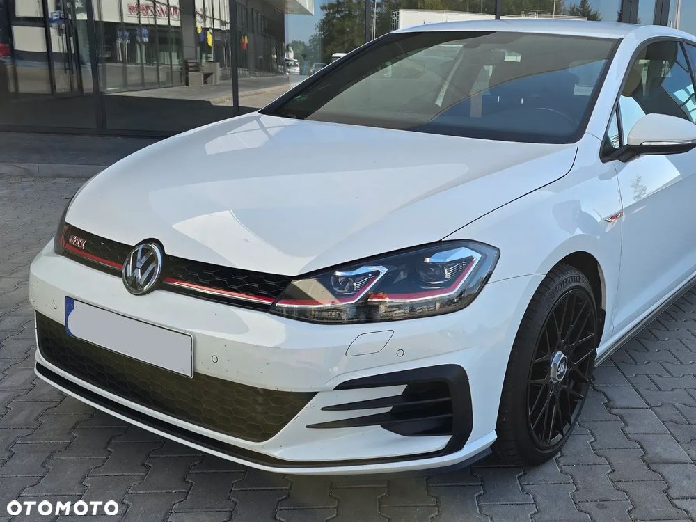 Volkswagen Golf - 1