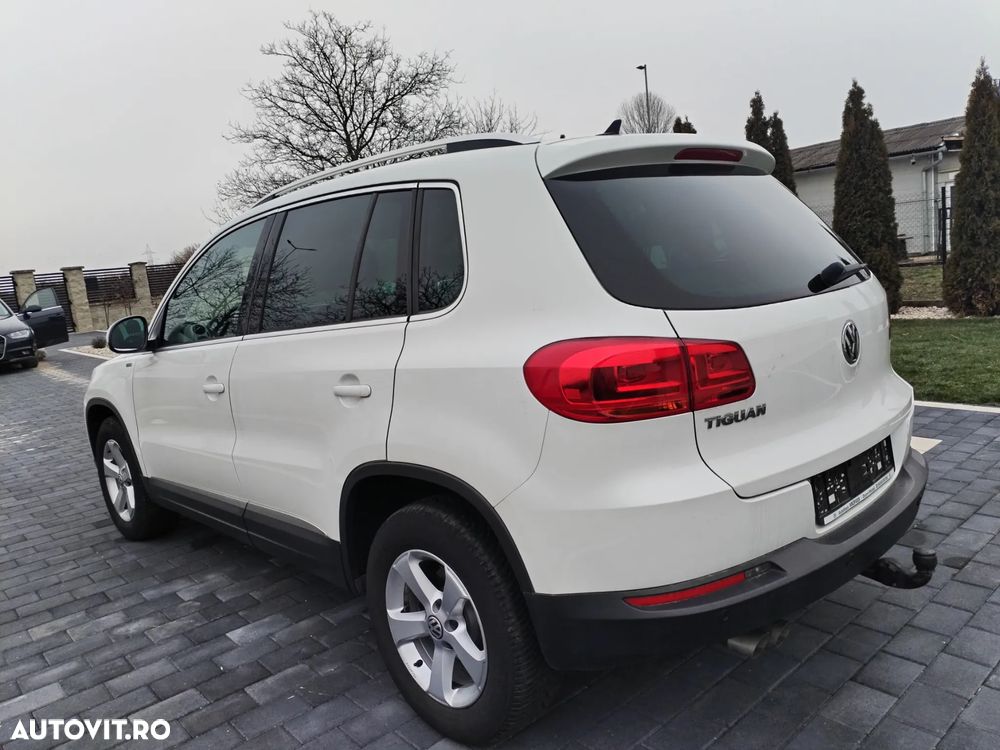 Volkswagen Tiguan 2.0 TDI DPF BlueMotion Technology Lounge Sport & Style - 4