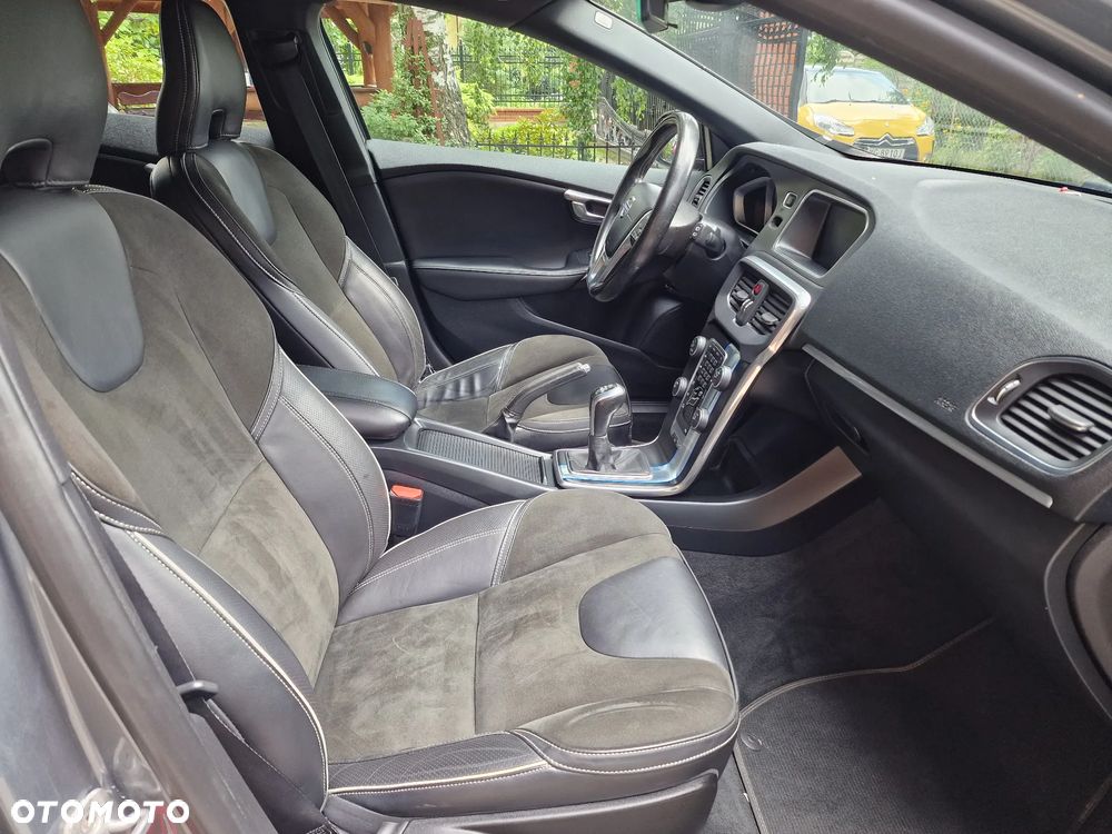 Volvo V40 D2 Drive-E R-Design Kinetic - 24