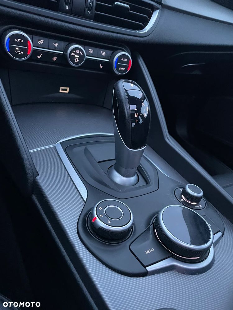Alfa Romeo Giulia - 24