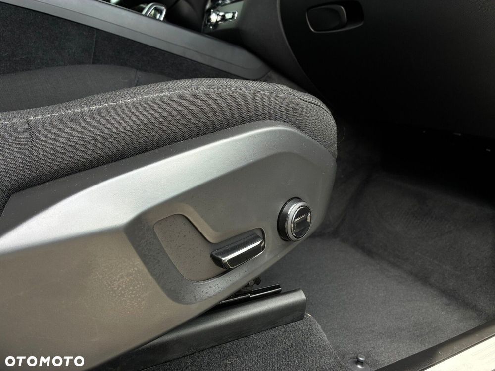 Volvo XC 60 B4 B Momentum - 31